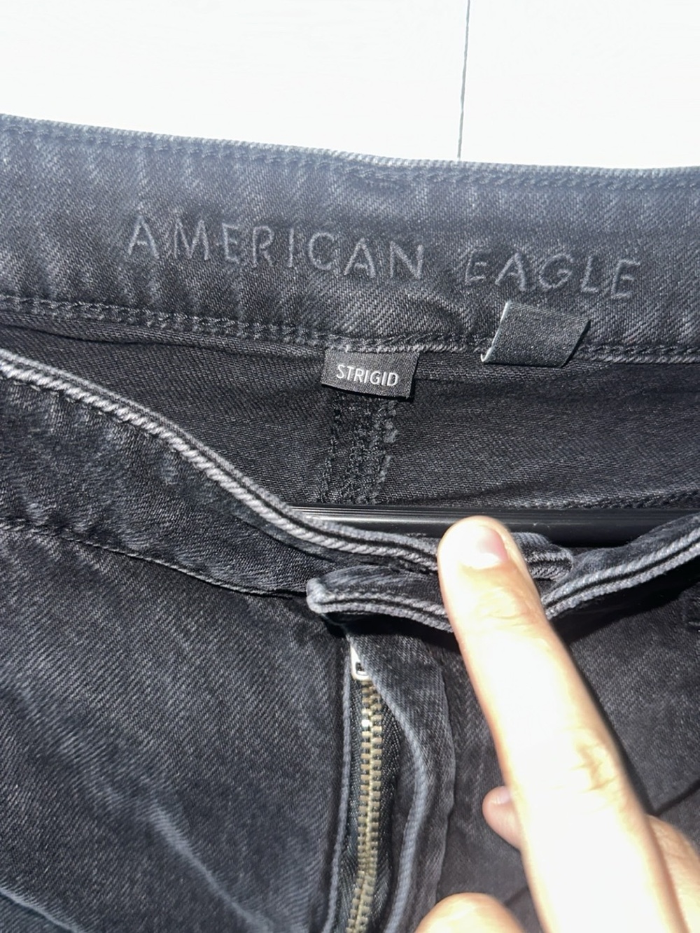 American Eagle Outfitters Women’s Black Distressed MOM Jeans X-Short - Picture 2 of 3